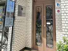 インタークロス(intercross)の雰囲気（階段を上がり左側の入口になります）