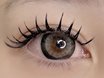 サロンシュシュ(salon Chou Chou)の写真/【圧倒的なモチの良さ★】上品でナチュラルなマツエク&下向きまつげもしっかり上がるまつパもお任せ◎