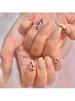 ミア(Mia)/月ネイル