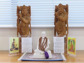 リボーン(reborn)/タイ古式の祖シヴァゴ先生像です