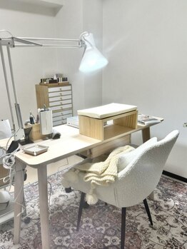 ネイルアトリエ ニュイ(nail atelier Nuit.)の写真/名古屋・東京の有名手描き専門ネイルサロンで勤めた経験あるオーナーによるデザインで洗練された指先に★