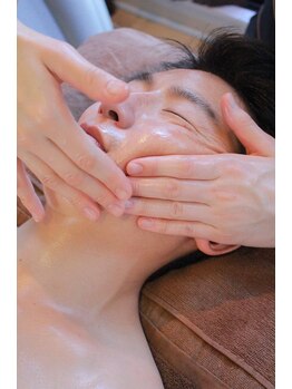 モリコ コンフィデントビューティーサロン(Moriko Confident Beauty Salon)の写真/疲れ顔・たるみ・肌荒れをケア!40代からの清潔感アップメンズフェイシャル