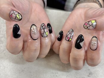 ネイルサロン ドゥ(Nail Salon Doux)/【ラテリア】黒ラインアート