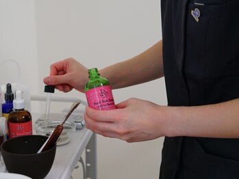 ユカリス(Yu.charis)/REVIハーブピーリング施術工程♪