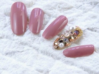 ネイルサロン ティーエイチセブン(Nail Salon TH SEVEN)の写真/肌馴染み抜群!!人気な艶カラーでナチュラルに可愛い指先へ◎定額シンプルコース【初回オフ込み¥6600】