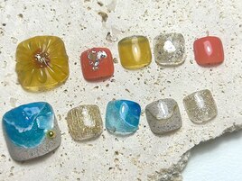 夏を彩るフットネイル