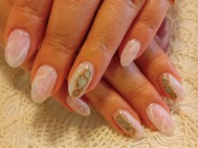 ネイル アンド ボディ ローサ(ROSA)/ホワイト系マーブル＋囲みシェル