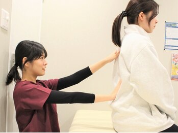 小竹向原整骨院/背骨と骨盤の歪みチェック