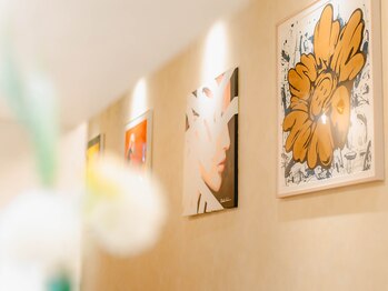 パナケアストレッチ 渋谷神泉店/アートが彩る店内