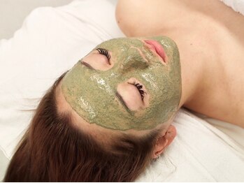 ファーストビューティー 千葉店(first beauty)の写真/お肌を輝かせるプラズマ/ハーブピーリングなどの豊富なメニュー！透明感がグっとUP！内側から肌悩みを改善