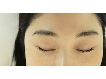 タン(TAN)/産毛を活かした自然眉