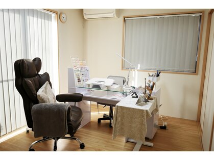 ネイルサロン アルストロメリアの写真