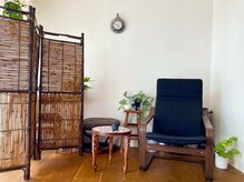 タイマッサージ&ヨガ 仙の雰囲気（昼間は自然の光、夜は間接照明の優しい光。貸切空間でリラックス）