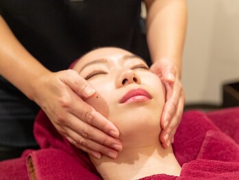 トゥー フェイス(TWO FACE)/エステ