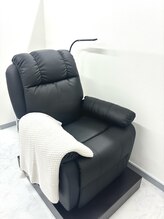 ロレインブロウ 春日部店/施術ソファー