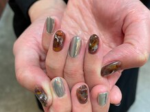 カーティシーネイルズ(curtisii NAILS)/シルバーミラーと暖色マーブル