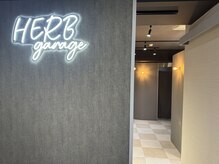 ハーブガレージ 渋谷店(HERB garage)の雰囲気（《サロン店内》男性にも来店していただきやすいメカニックな内装）