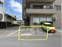 イエロー(Yellow)の雰囲気（駐車場店舗前2台＋その他2台の計4台有！）