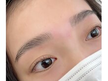 コルマール(Colmar)/眉毛スタイリング