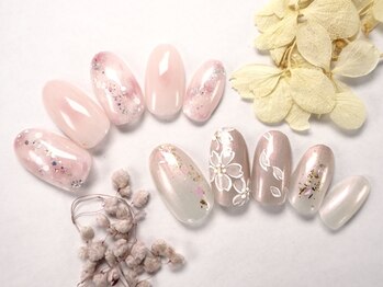 ボボカ(BOVOKA)の写真/オリジナル性の高いBOVOKA限定サンプルが大人気！見る度に気分が上がるネイルで日常に更なる彩りをプラス♪