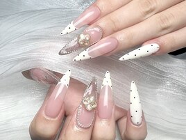 長さだしフレンチドットネイル