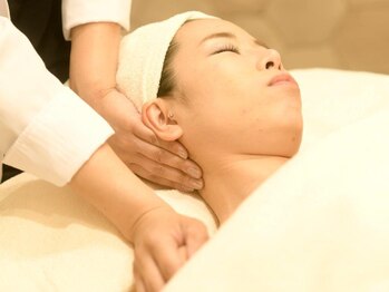 シェリール(Cherir)/デコルテマッサージ