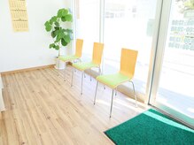 どんぐり鍼灸院 接骨院/ 【院内：キレイな待合室】