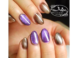 紫のマグネットネイル