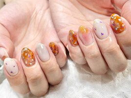 カラフルシェルなオレンジネイル