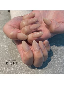 リッシュ(RICHE)/ベージュホワイトネイル
