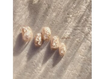 シルニー リム(Silny rim)/アシンメトリーニュアンスネイル