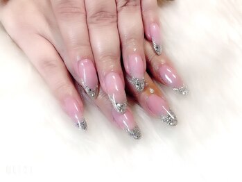 リーヴェ(Riebe)/ガラスフレンチネイル