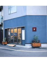 アール(R')/外観