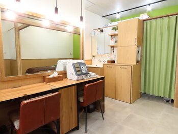 らたす(Ra+)/サロン内観(メイクコーナー)