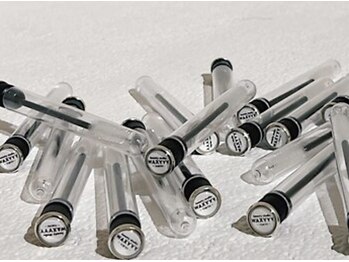 ハリウッドブロウリフト ワクシー 表参道店(HOLLYWOOD BROW LIFT WAXYYY.)/ WAXYYY.オリジナルロゴブラシ