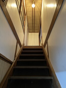 ほぐしの たゆらぎ/2階への階段もエモい