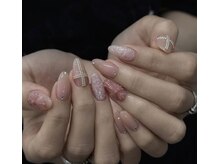 フォーミー(4.me)の雰囲気（かわいいレスと十字架）