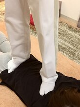 足での癒し フジタヤ(fujitaya)/【足踏み】背中～腰