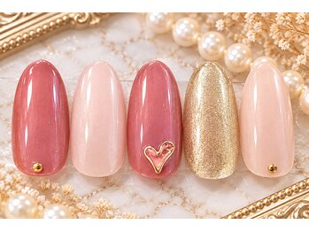 スウィートハート(Sweet Heart)/ゴールドの大人可愛いネイル