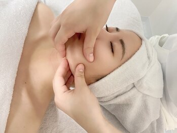 シンメトリー 銀座店/小顔美筋コルギ　咬筋ほぐし