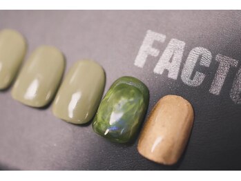 クロ(KURO)/抹茶ラテネイル