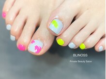 ブリノス(BLINOSS)/冬の蛍光フットネイル☆