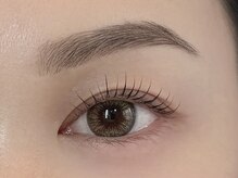 ピリナ(Pilina)/まつげも眉毛もクールなデザイン