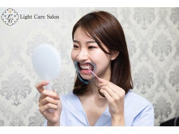 ライトケアサロン 渋谷店(Light Care Salon)/７ 専用ジェルを歯表面に塗布