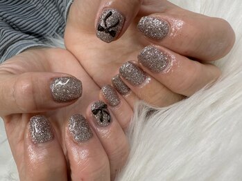 ぷっくりリボンネイル