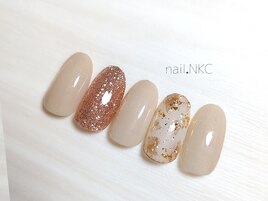 シンプル大人ゴールドネイル