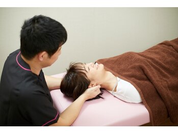 杭全整骨院 鍼灸院の写真/国家資格者による本格施術！骨格へのアプローチで繰り返す首肩こりを根本改善！《肩こり整体50分¥3300》