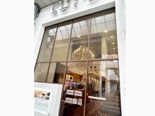 カッツ エステティックサロン 元町(CUT S)の雰囲気（外観の雰囲気♪入ってすぐの階段で2階へお上がりください）