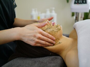 ユカリス(Yu.charis)/REVIハーブピーリング施術工程♪