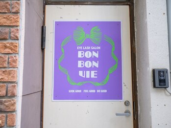 ボンボンヴィー(BON BON VIE)/こちらの看板が目印になります